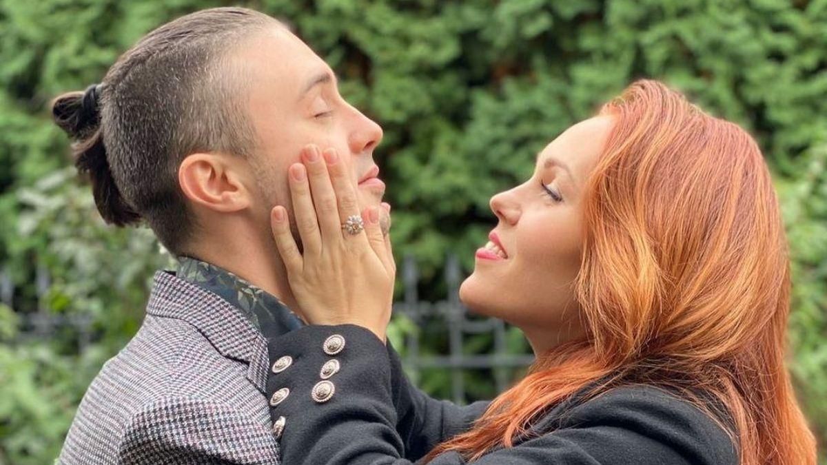 Alyosha підкорила мережу рідкісним фото з чоловіком Alyosha підкорила мережу рідкісним фото з чоловіком