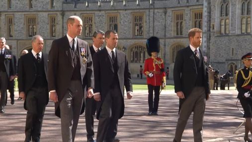 Принц Гаррі близько двох годин розмовляв з батьком і братом, перебуваючи в Британії