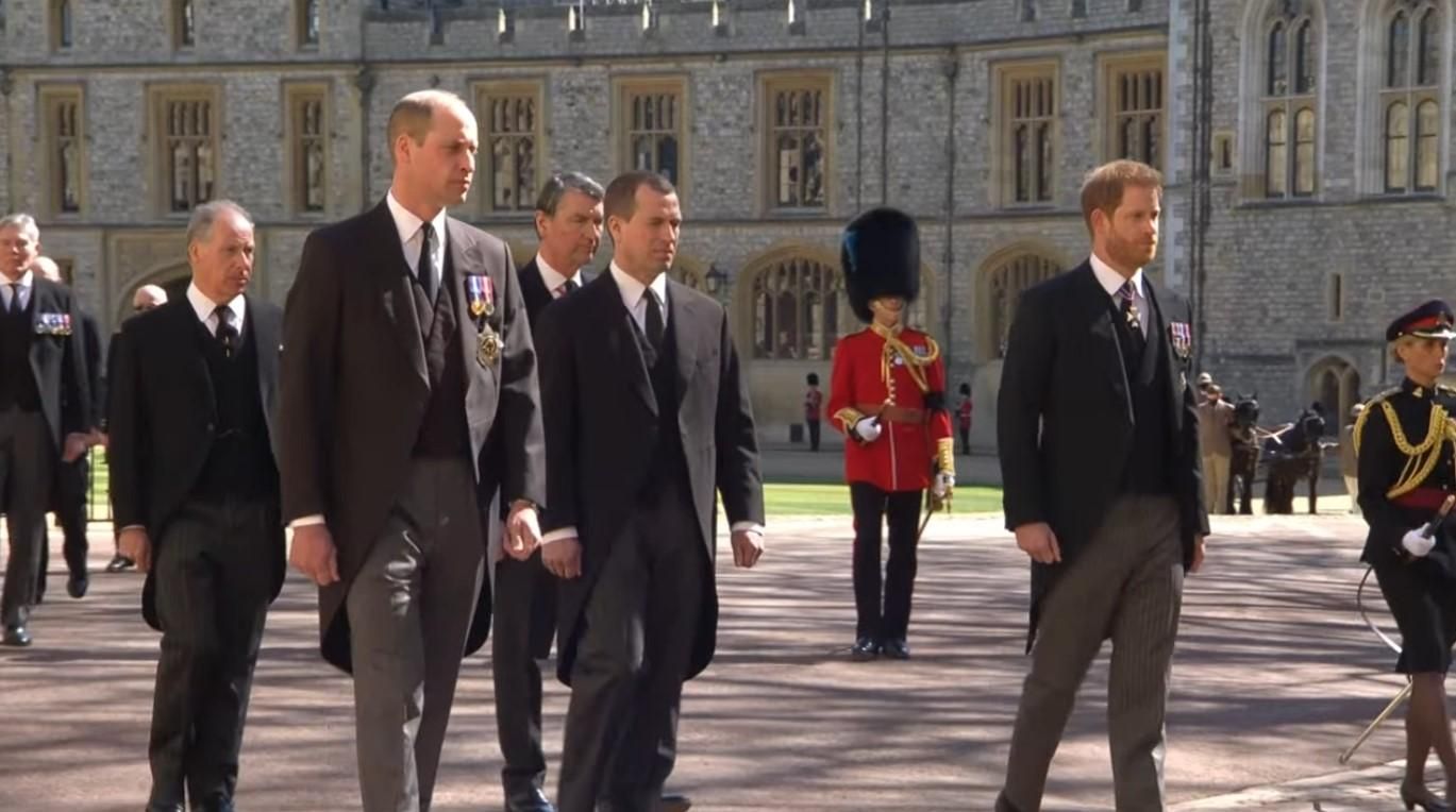 Принц Гаррі близько двох годин розмовляв з батьком і братом у Британії