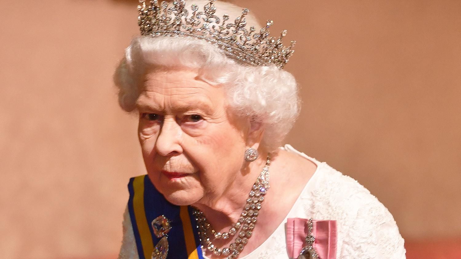 Елизавета II потеряла еще одного человека в день похорон Филиппа Елизавета II потеряла еще одного человека в день похорон Филиппа