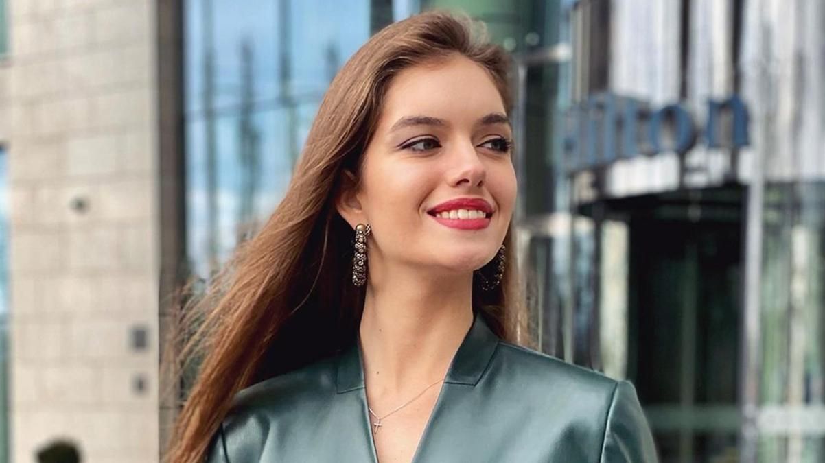 Жена Комарова поразила образом в костюме за 13 тысяч гривен: фото Жена Комарова поразила образом в костюме за 13 тысяч гривен: фото