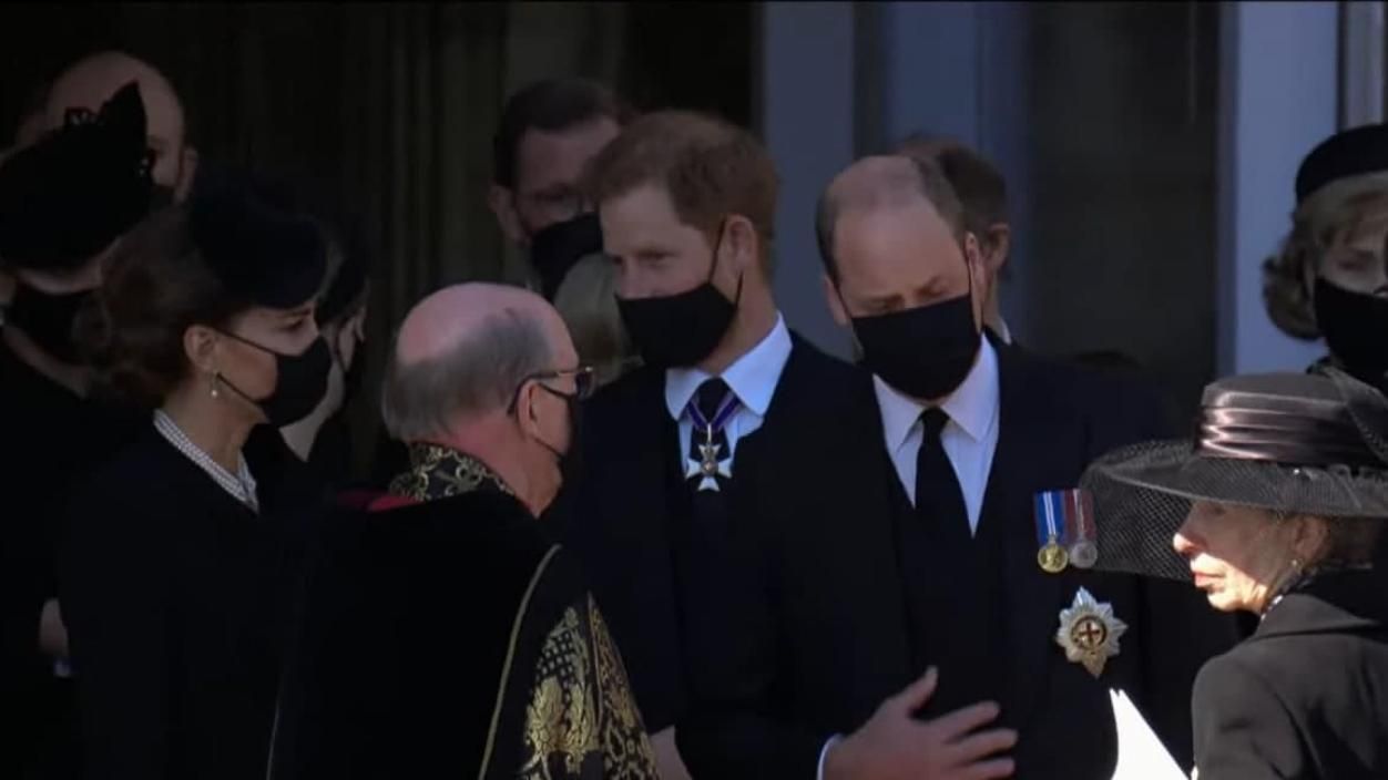 Принц Гарри полетел в США, а не оставшись на праздник Елизаветы II Принц Гарри полетел в США, а не оставшись на праздник Елизаветы II