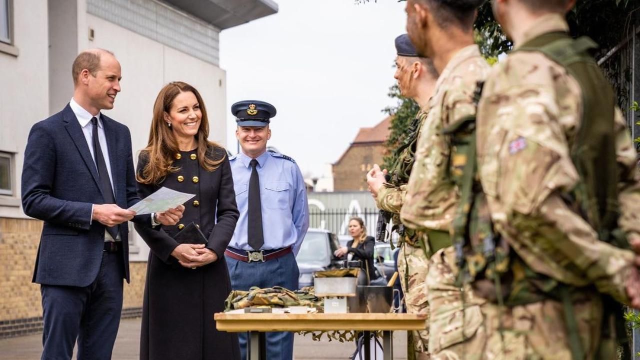 Кейт Миддлтон и принц Уильям впервые вышли на публику в о время траура Кейт Миддлтон и принц Уильям впервые вышли на публику в о время траура