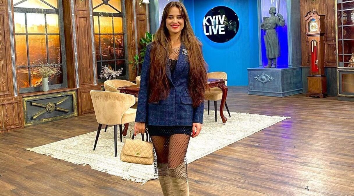 Жена Дзидзьо поразила стильным образом в сетчатой платья фото Жена Дзидзьо поразила стильным образом в сетчатой платья фото