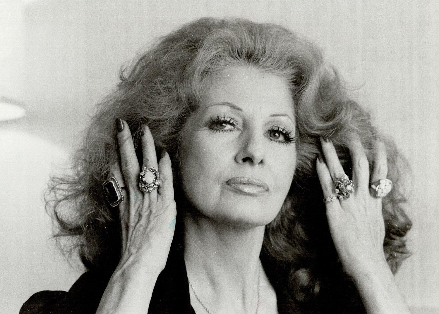 Померла колишня кохана Елвіса Преслі та зірка бурлеску Темпест Сторм Померла колишня кохана Елвіса Преслі та зірка бурлеску Темпест Сторм