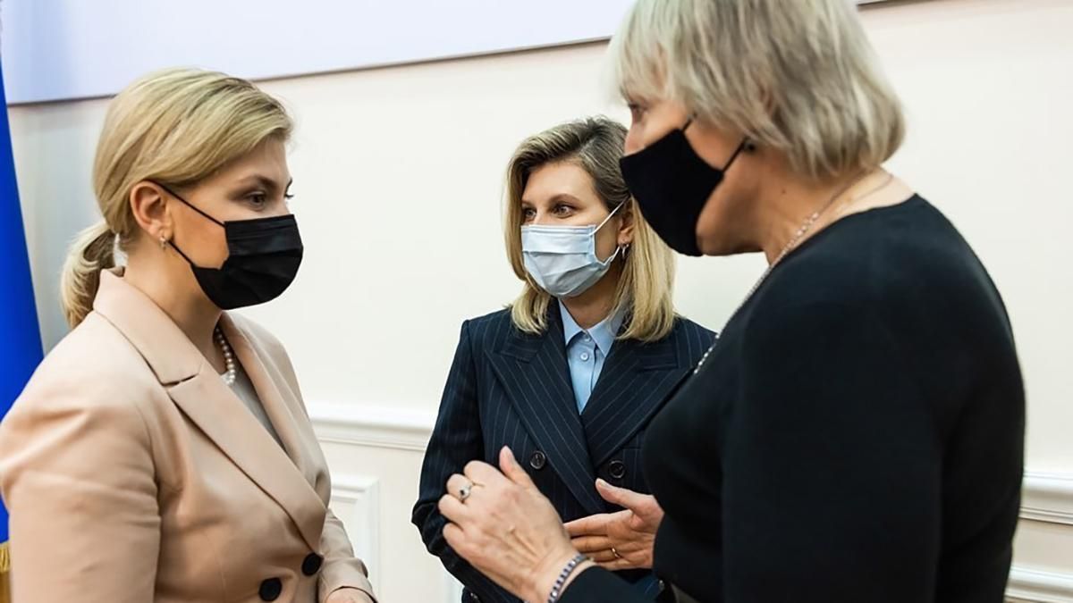 Елена Зеленская показала образ в полосатом костюме: фото Елена Зеленская показала образ в полосатом костюме: фото