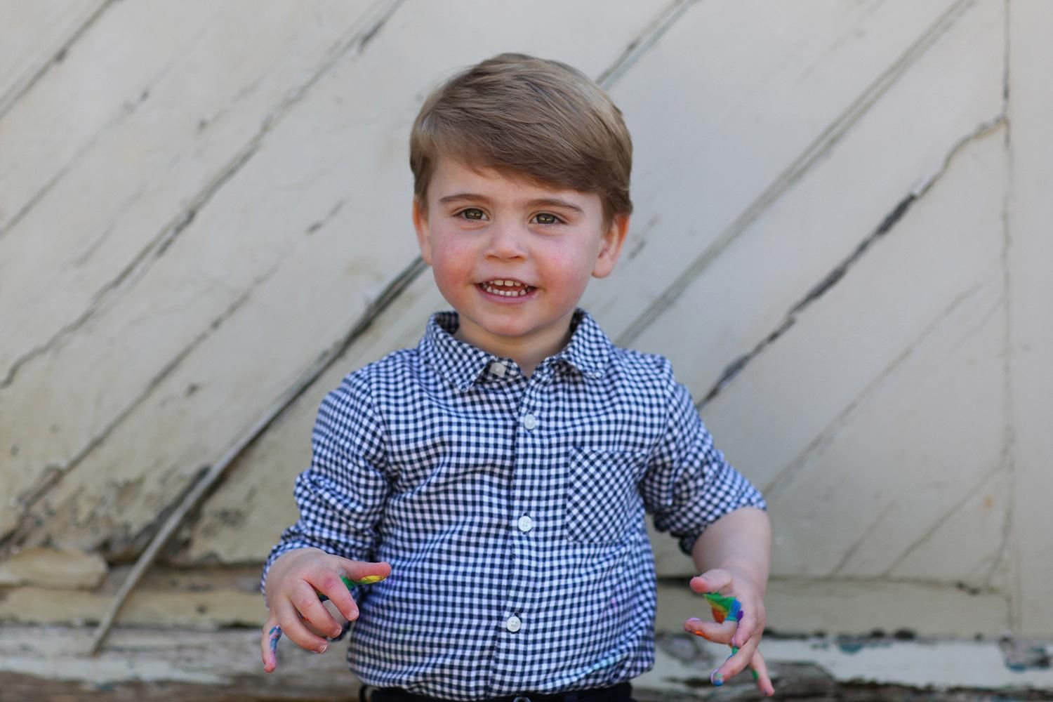 Принцу Луи - 3 года: как рос королевский отпрыск в фотографиях