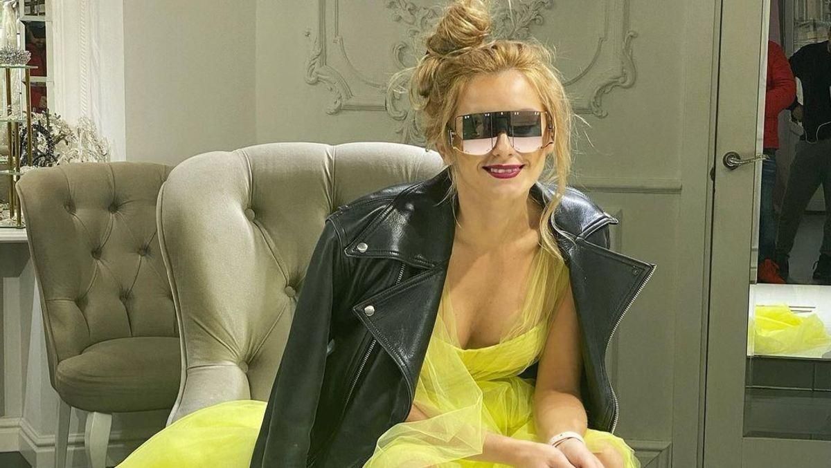 Ірина Федишин приголомшила аутфітом: фото в сукні та черевиках Ірина Федишин приголомшила аутфітом: фото в сукні та черевиках