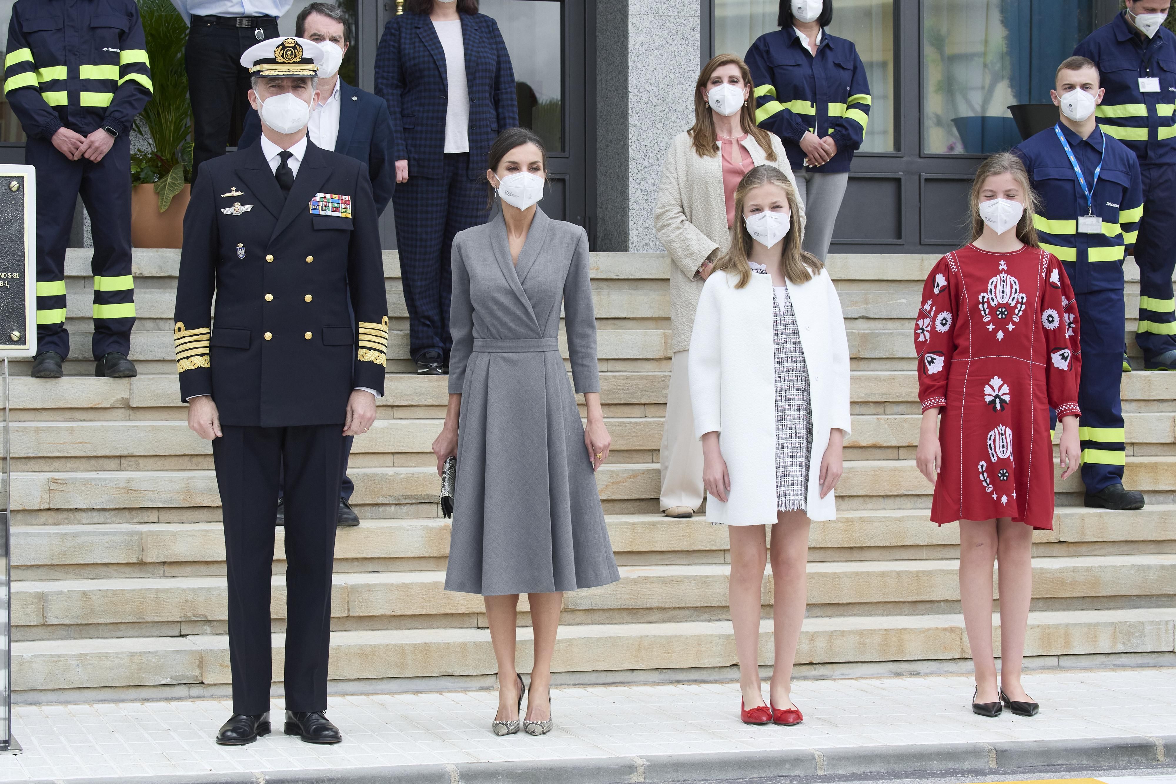 Королева Летиція з доньками й Філіпом VI відвідала захід: сімейне фото Королева Летиція з доньками й Філіпом VI відвідала захід: сімейне фото