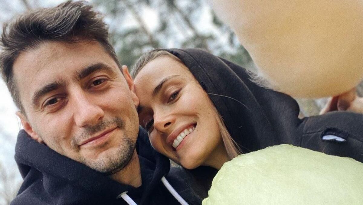 Ксенія Мішина та Олександр Еллерт підігріли чутки про розрив Ксенія Мішина та Олександр Еллерт підігріли чутки про розрив