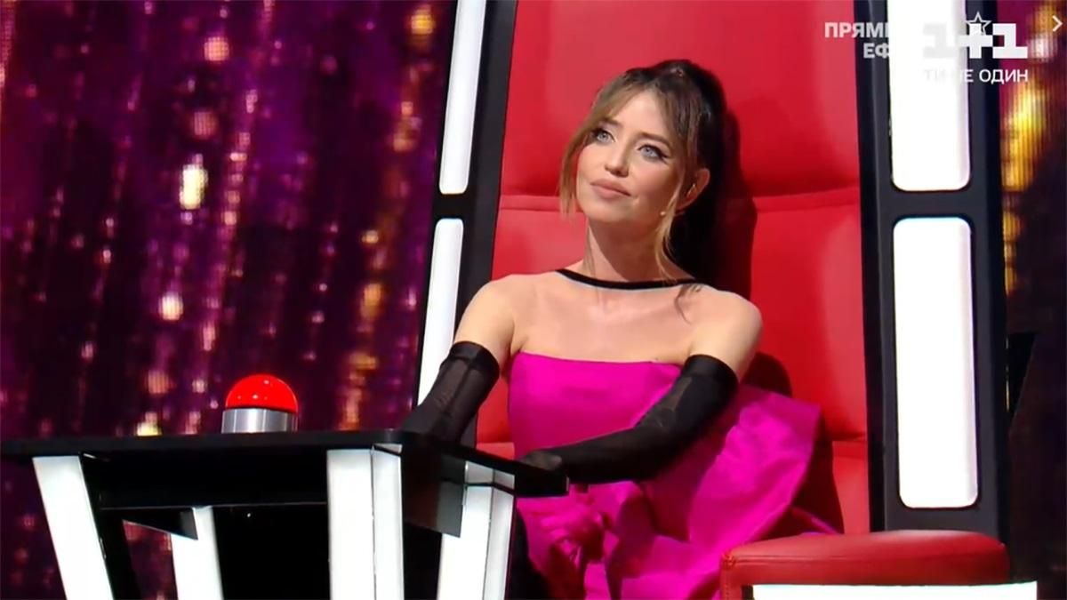 Надя Дорофєєва з'явилася на Голосі країни у сміливих вбраннях: фото Надя Дорофєєва з'явилася на Голосі країни у сміливих вбраннях: фото