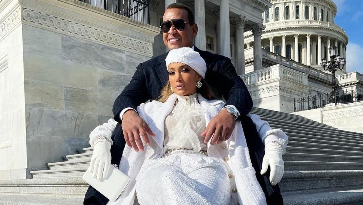 Дженнифер Лопес поужинала с бывшим в ресторане Дженнифер Лопес поужинала с бывшим в ресторане