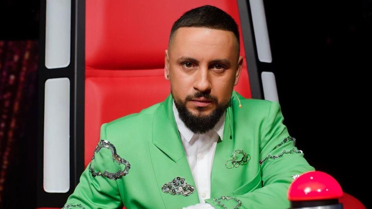 Монатик рассказал о работе администратора в школе танца и кривые зубы Монатик рассказал о работе администратора в школе танца и кривые зубы