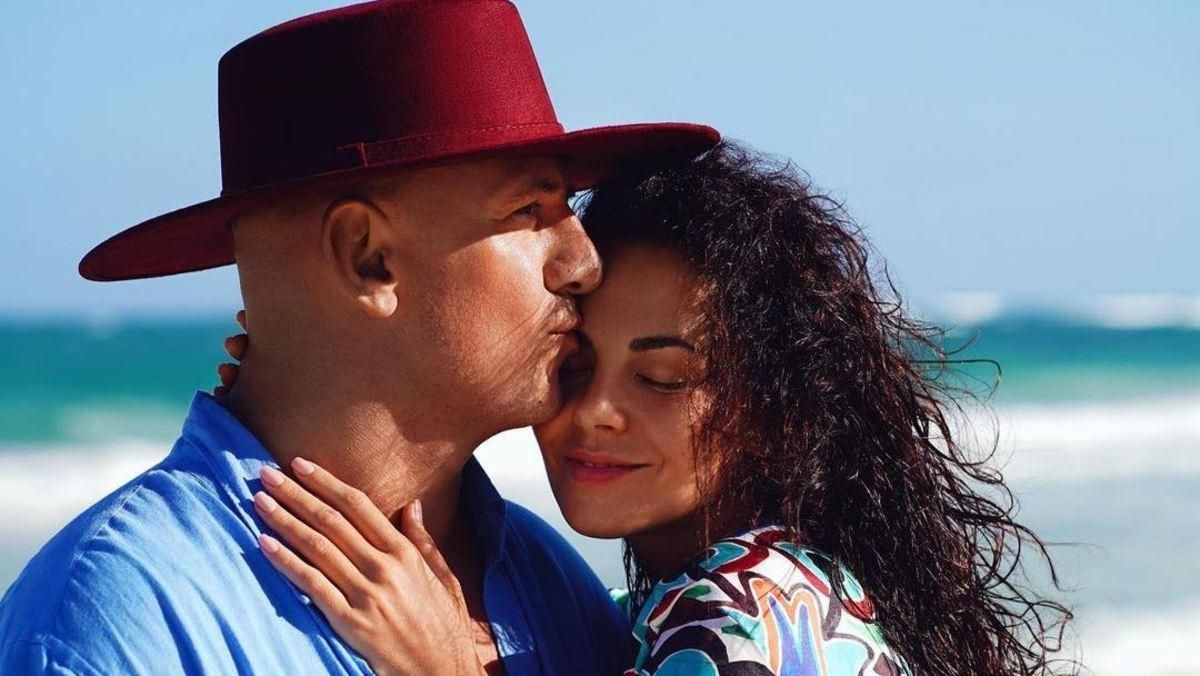 Настя Каменських позувала в обіймах Потапа: романтичні фото з пляжу Настя Каменських позувала в обіймах Потапа: романтичні фото з пляжу