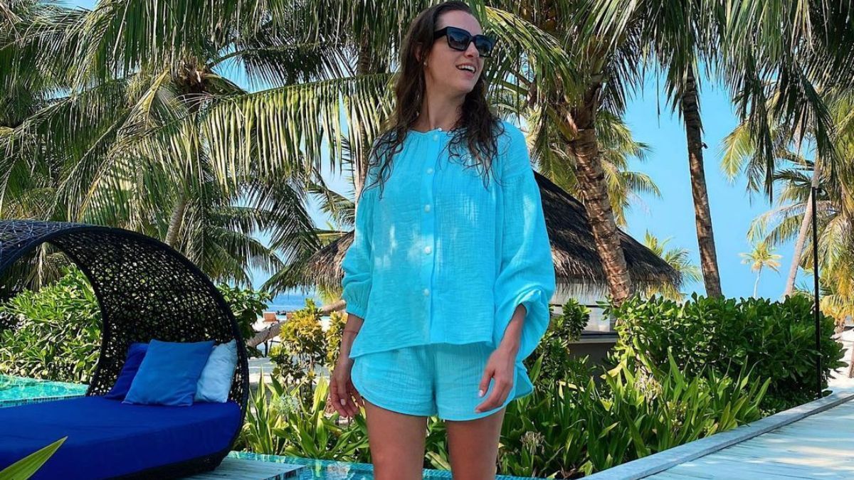 Христина Решетник у блакитному костюмі позувала на Мальдівах: фото