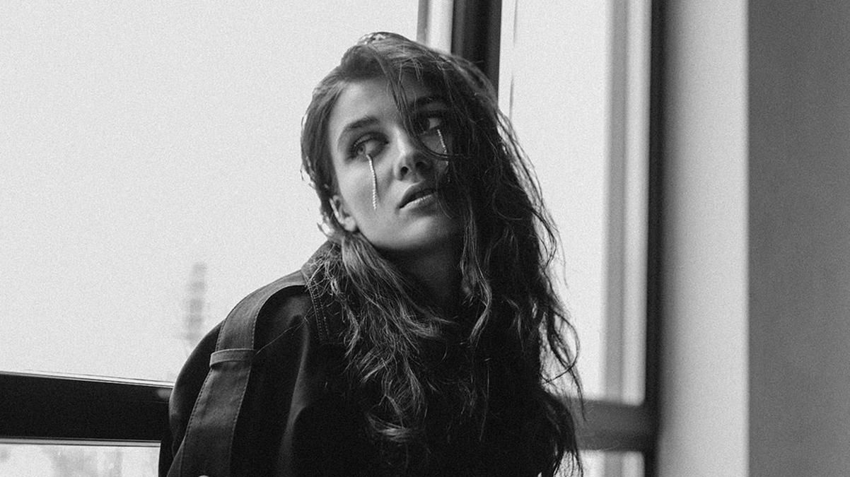 Наталья Могилевская ужалила Jerry Heil крапивой: курьезное видео Наталья Могилевская ужалила Jerry Heil крапивой: курьезное видео