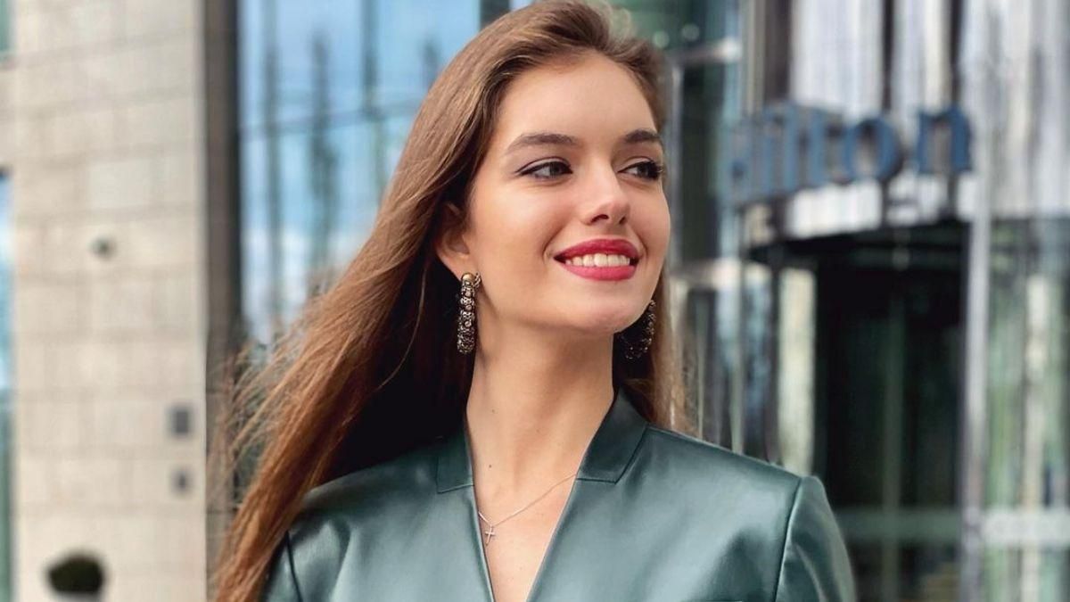 Дружина Дмитра Комарова вразила чуттєвим танцем на березі моря: відео Дружина Дмитра Комарова вразила чуттєвим танцем на березі моря: відео