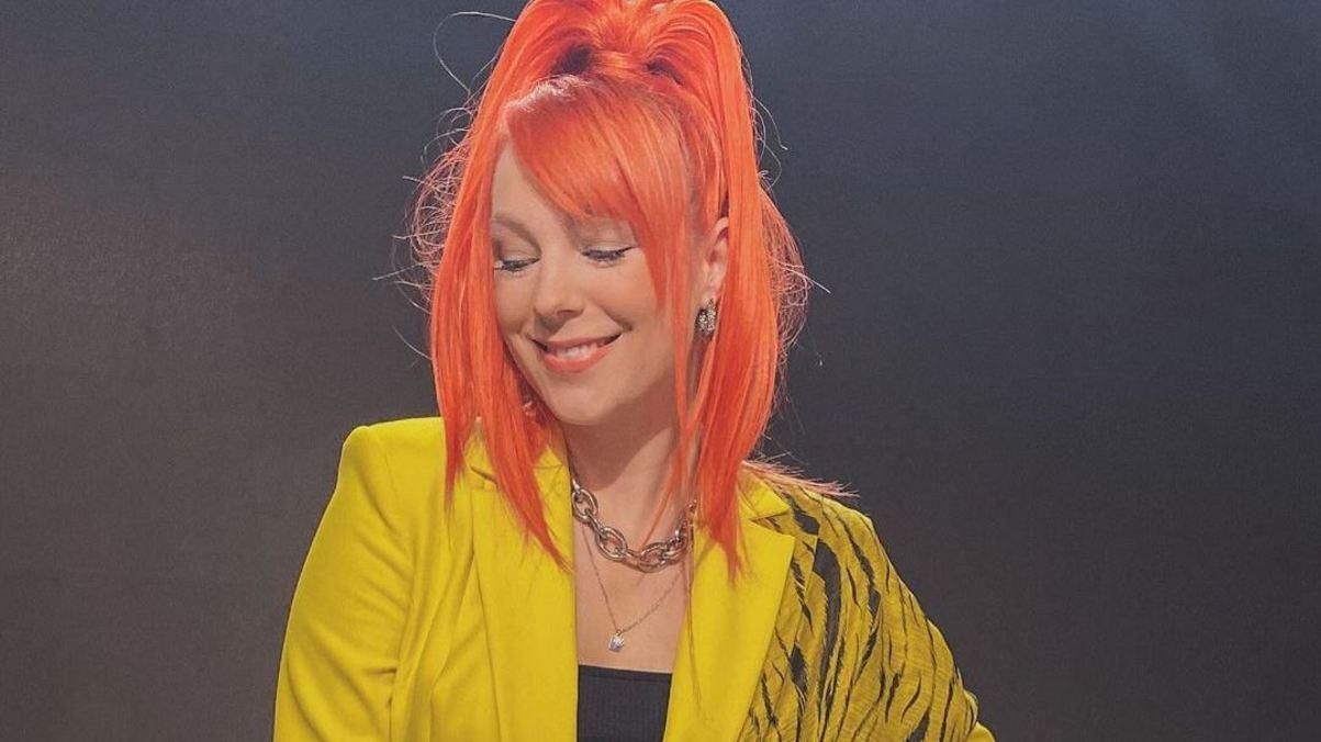 Светлана Тарабарова поразила стильным образом в лимонном костюме фото Светлана Тарабарова поразила стильным образом в лимонном костюме фото