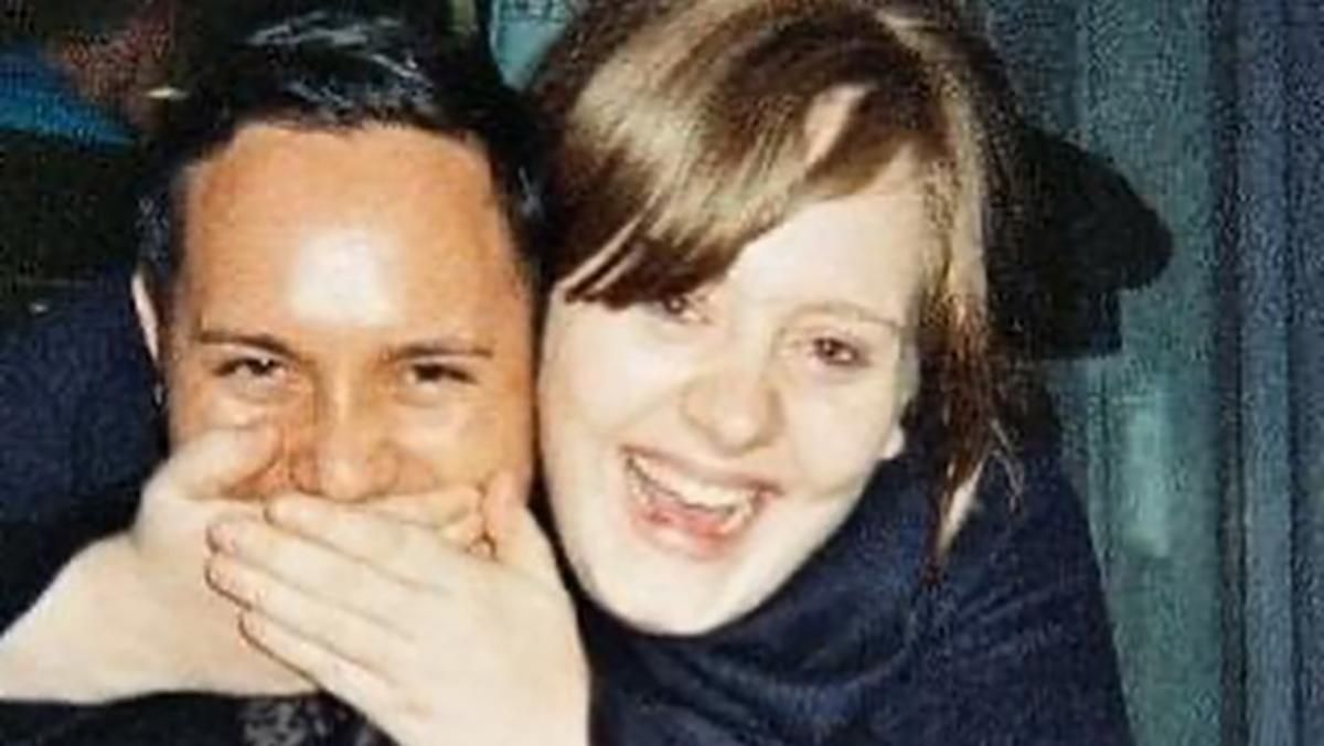 Сеть покорили архивные фото Адель: забавные кадры Сеть покорили архивные фото Адель: забавные кадры