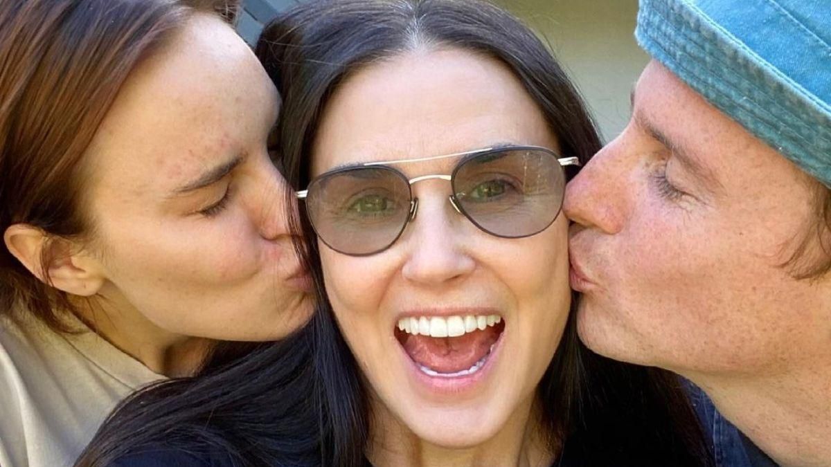 Деми Мур поздравила дочь с помолвкой: фото Деми Мур поздравила дочь с помолвкой: фото