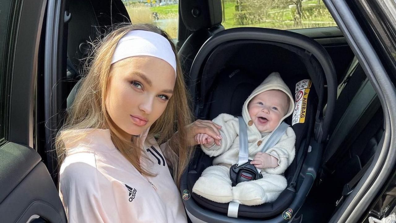 Роме Стрейд показала, как пользуется отсосами для молока Роме Стрейд показала, как пользуется отсосами для молока