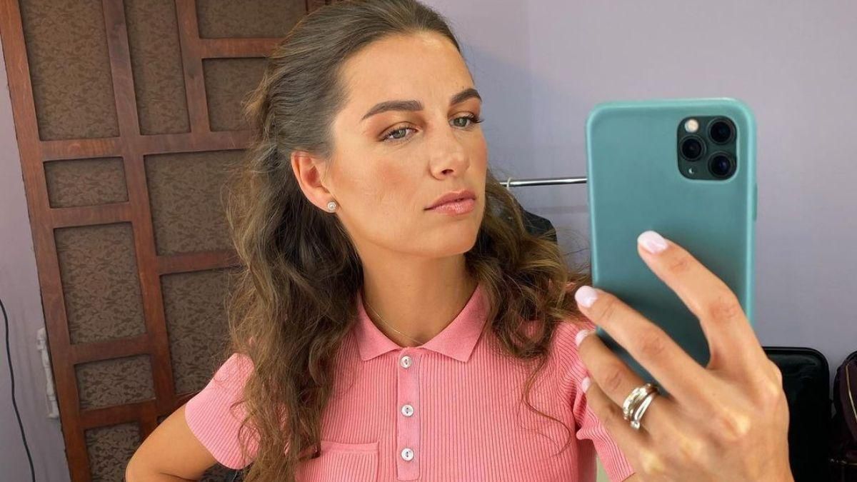 Христина Решетник зачарувала ніжним образом у рожевій футболці: фото Христина Решетник зачарувала ніжним образом у рожевій футболці: фото