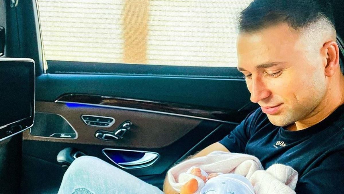 Макс Михайлюк замилував мережу фото з коханою і донькою Макс Михайлюк замилував мережу фото з коханою і донькою