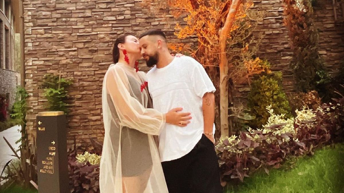 Монатік відпочиває в Туреччині: романтичне фото з дружиною Монатік відпочиває в Туреччині: романтичне фото з дружиною