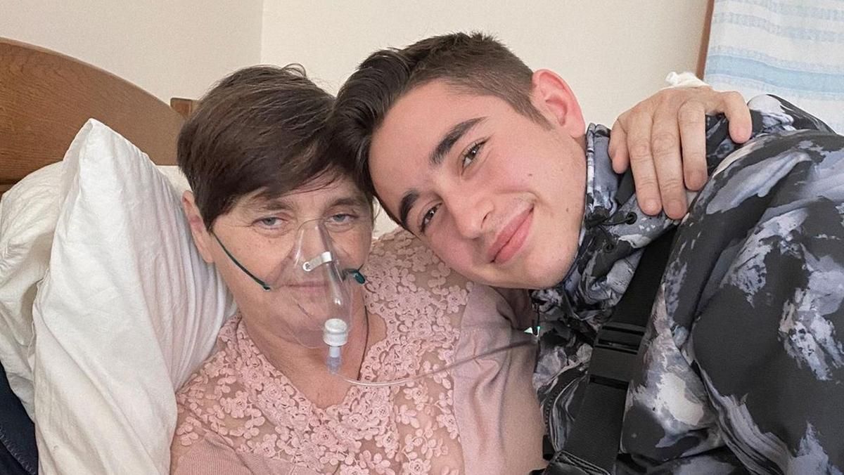 Мама Романа Сасанчина учится ходить после COVID-19: видео Мама Романа Сасанчина учится ходить после COVID-19: видео