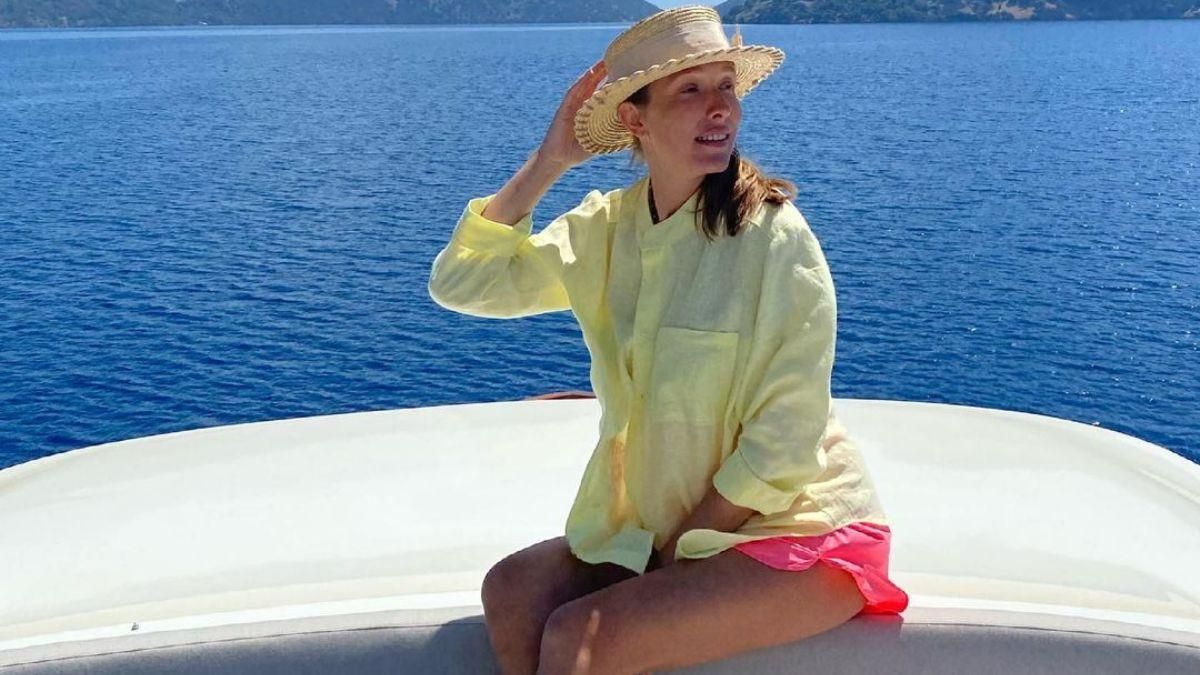 Беременная Катя Осадчая показала яркий летний образ в Турции: фото Беременная Катя Осадчая показала яркий летний образ в Турции: фото