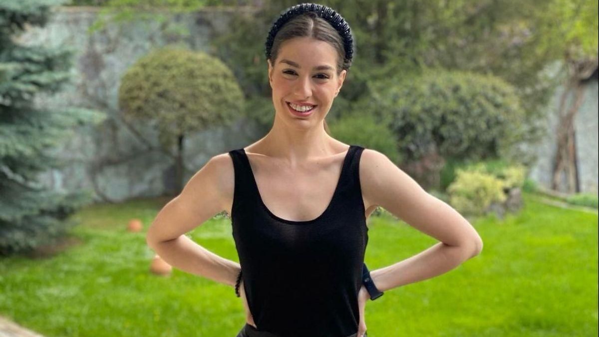 Любимая Иракли Макацария покорила аутфит в черной одежде: фото Любимая Иракли Макацария покорила аутфит в черной одежде: фото