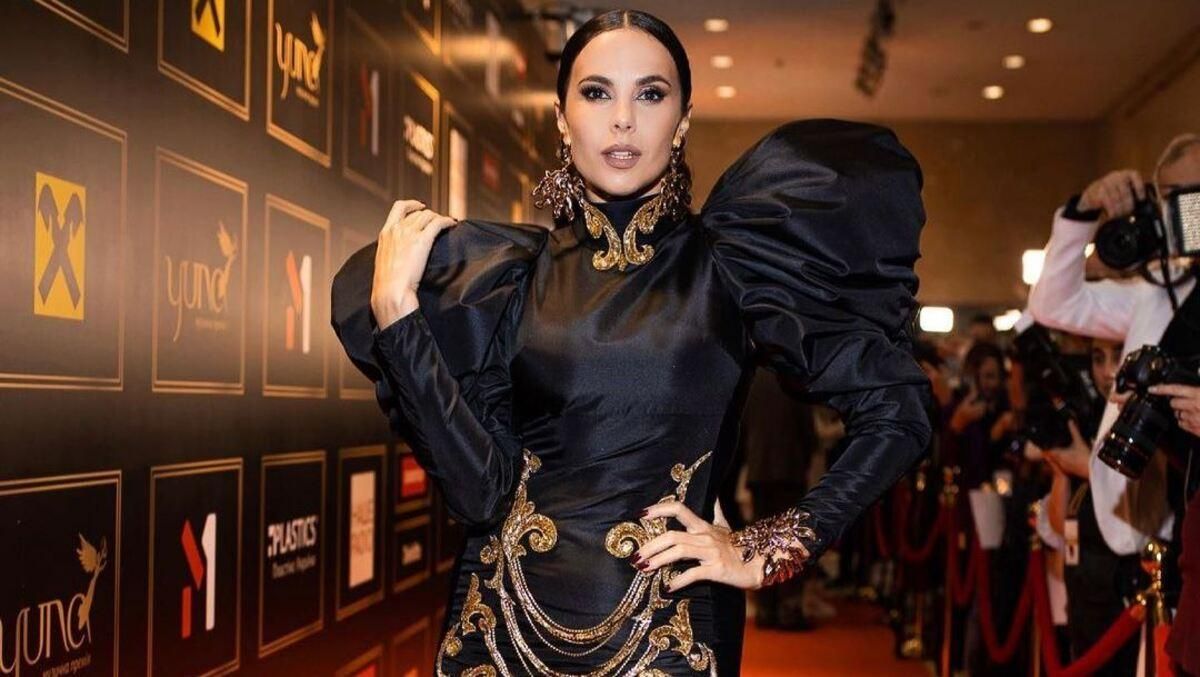 Настя Каменских поразила образом в минисукни фото с YUNA-2021 Настя Каменских поразила образом в минисукни фото с YUNA-2021