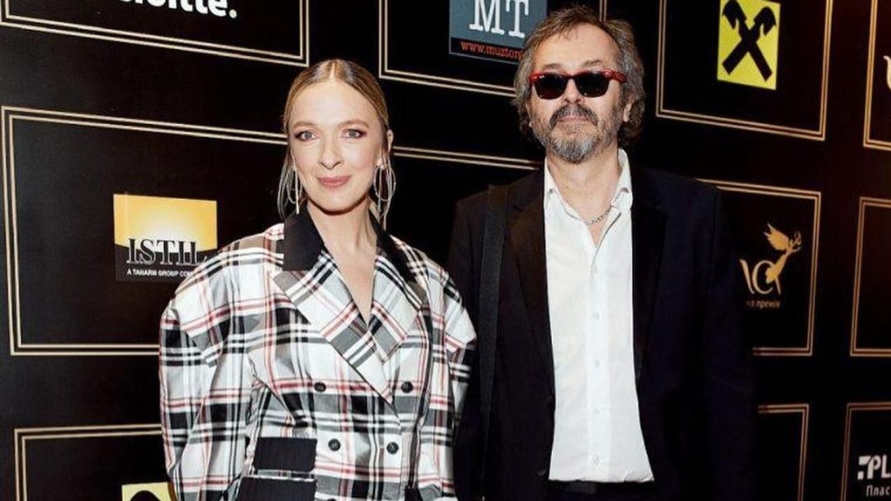 Василіса Фролова вперше вийшла у світ з батьком свого сина Василіса Фролова вперше вийшла у світ з батьком свого сина