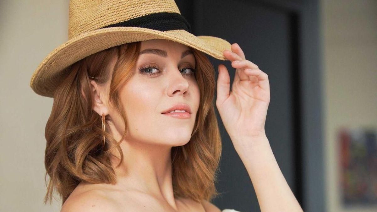 Найяскравіші кліпи співачки Alyosha: добірка Найяскравіші кліпи співачки Alyosha: добірка