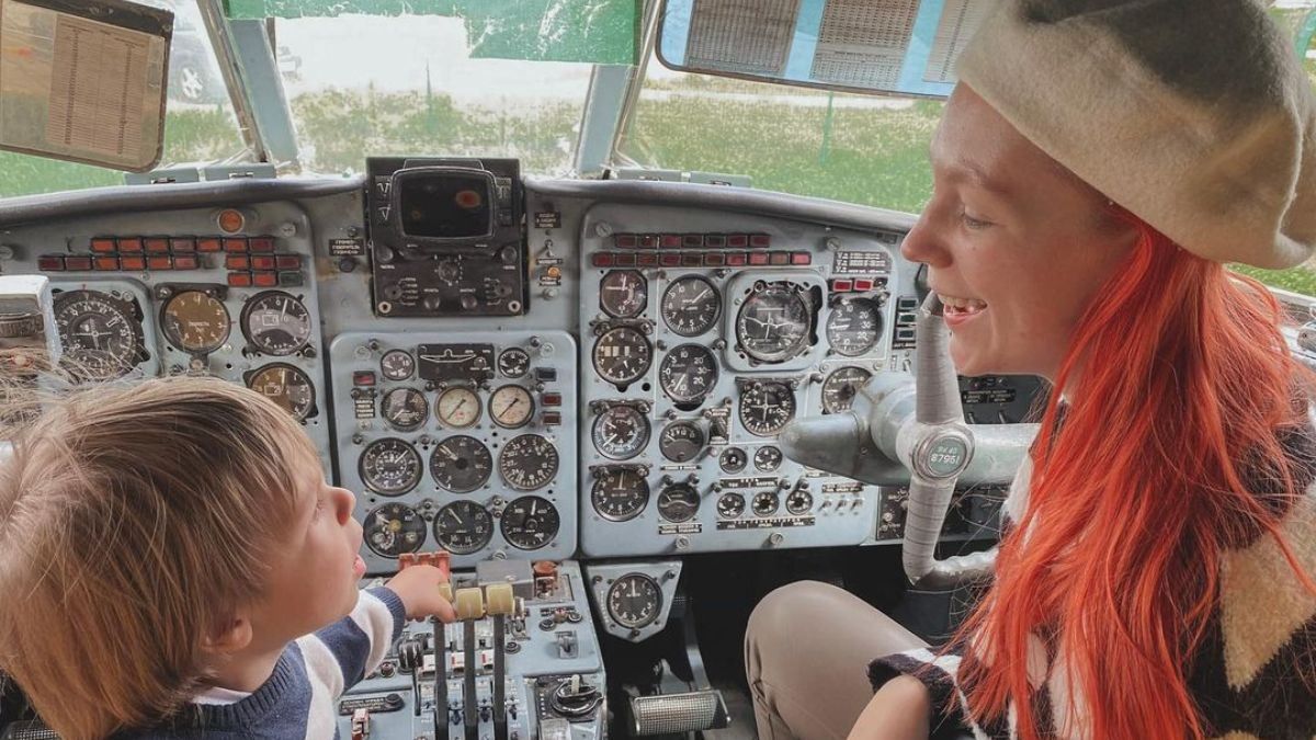 Світлана Тарабарова оприлюднила зворушливі фото з сином в літаку