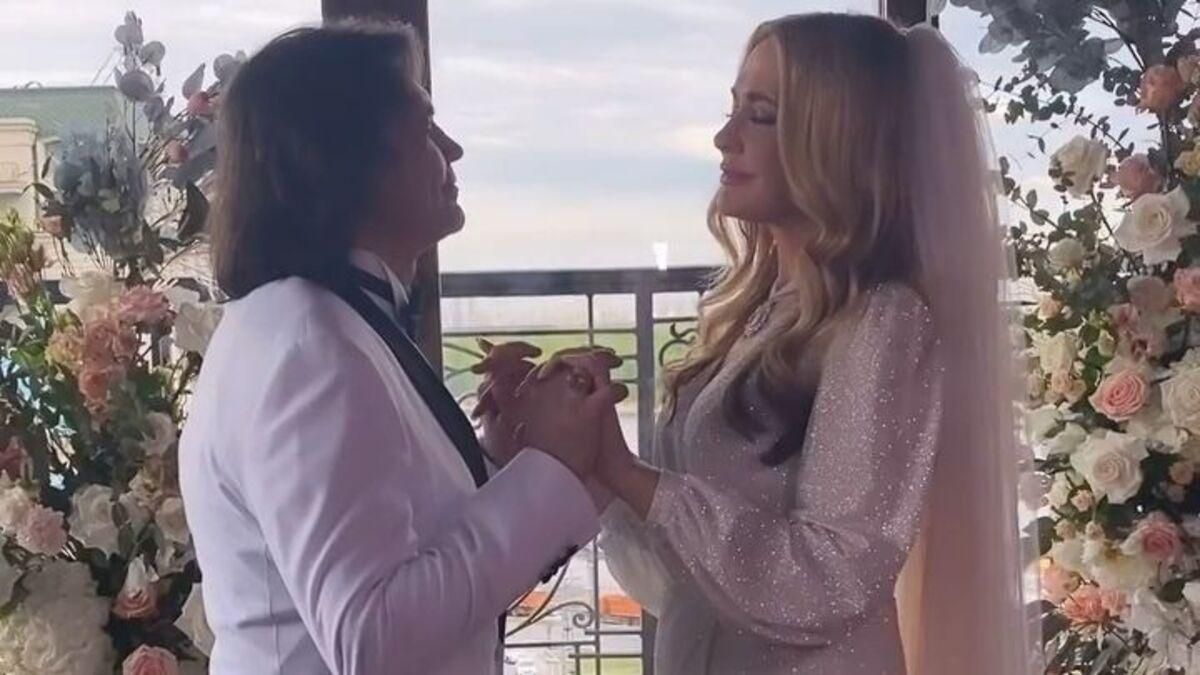 Ольга Сумська та Віталій Борисюк одружилися вдруге: чарівні фото Ольга Сумська та Віталій Борисюк одружилися вдруге: чарівні фото