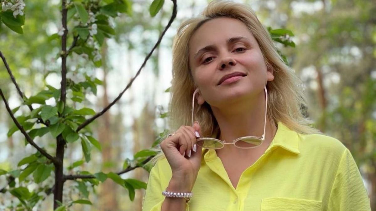 Лілія Ребрик у жовтому костюмі та без косметики: фото Лілія Ребрик у жовтому костюмі та без косметики: фото