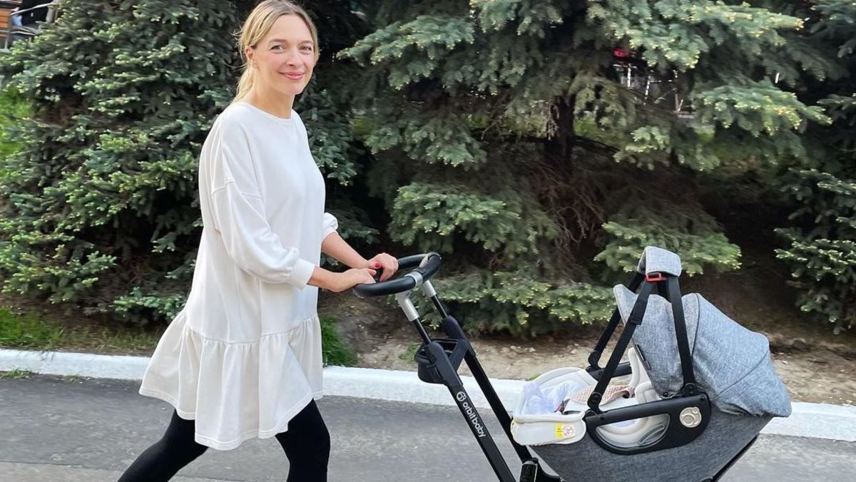 Василіса Фролова зачарувала мережу фото з сином: милі кадри Василіса Фролова зачарувала мережу фото з сином: милі кадри