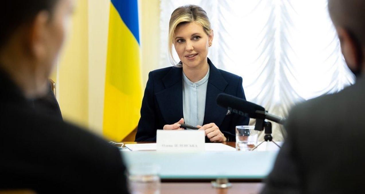 Олена Зеленська захопила стильним образом у костюмі: фото виходу Олена Зеленська захопила стильним образом у костюмі: фото виходу