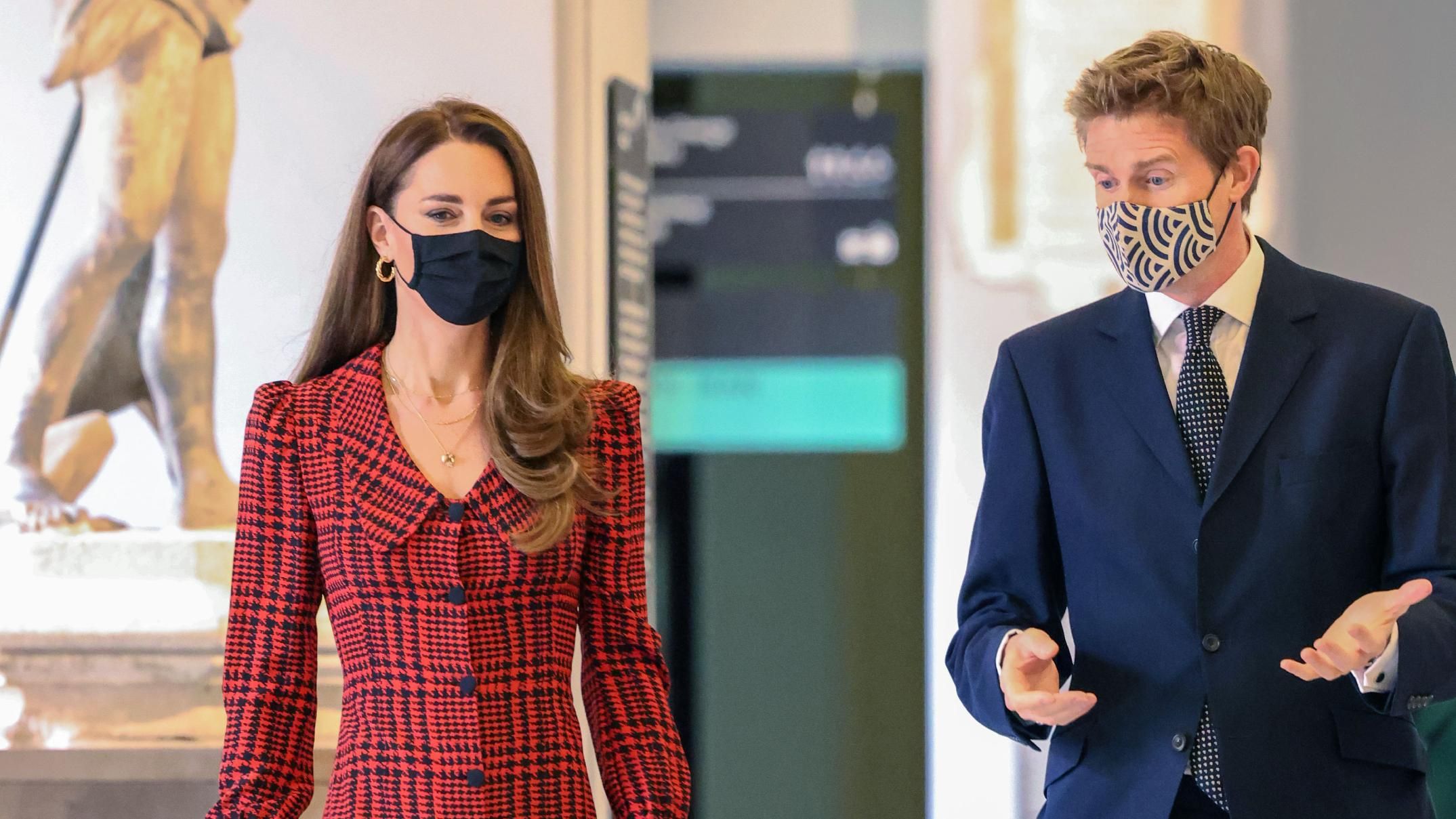 Кейт Міддлтон у Музеї Вікторії та Альберта в Лондоні Кейт Міддлтон у Музеї Вікторії та Альберта в Лондоні