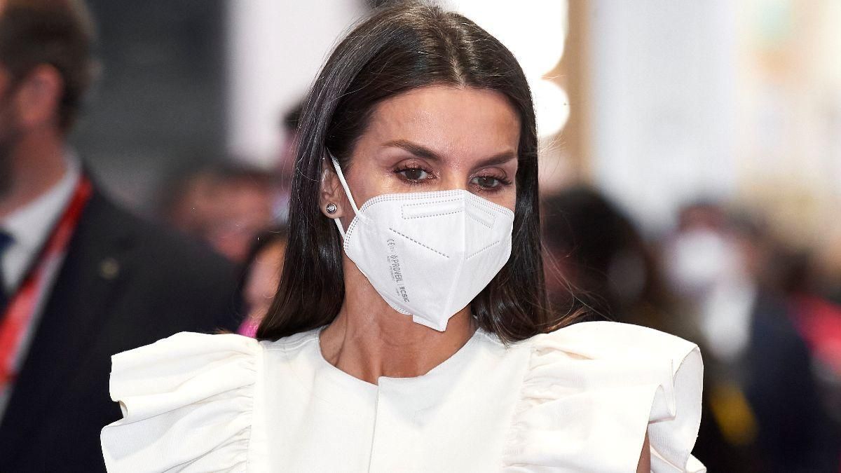 Королева Летиция ошеломила total white образом: фото Королева Летиция ошеломила total white образом: фото