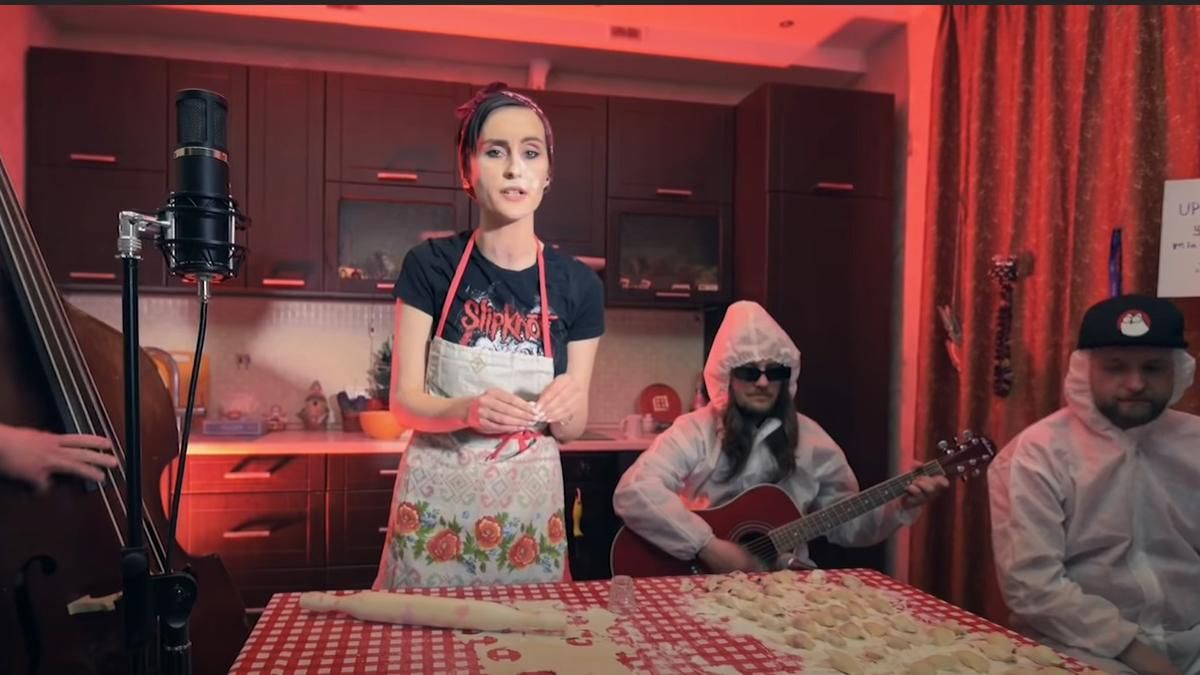 Go_A ліпив вареники і співав пісню SHUM: кумедне відео Go_A ліпив вареники і співав пісню SHUM: кумедне відео