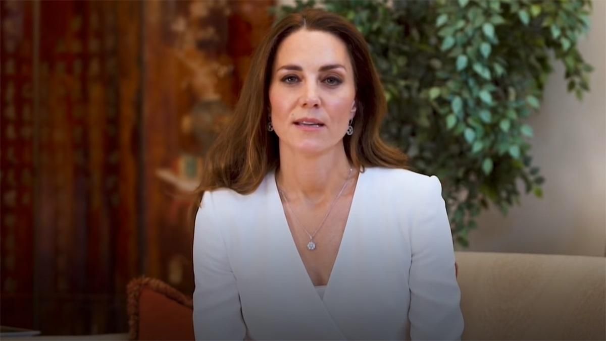 Кейт Міддлтон повторила образ у білій сукні: відео Кейт Міддлтон повторила образ у білій сукні: відео