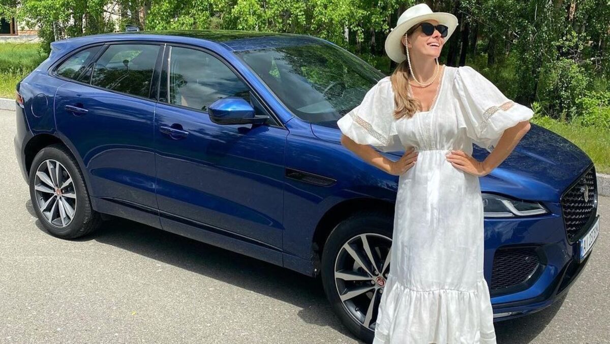 Беременная Катя Осадчая показала стильный летний образ в платье фото