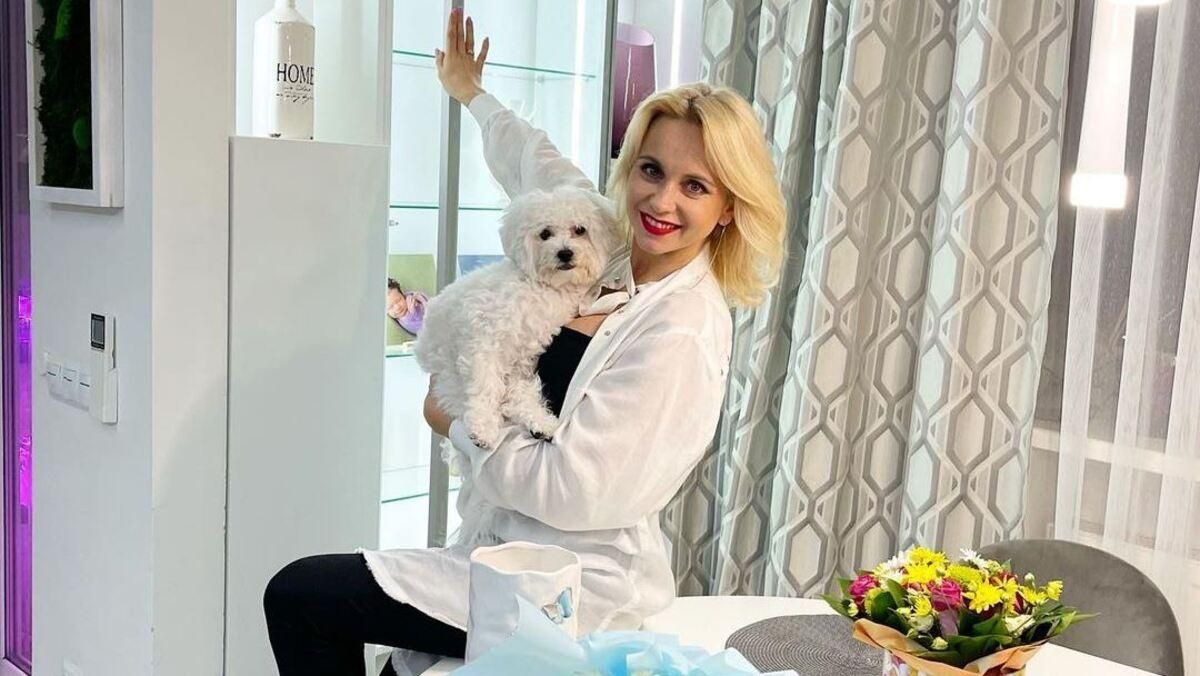 Лилия Ребрик захватила домашним образом в белой рубашке фото Лилия Ребрик захватила домашним образом в белой рубашке фото