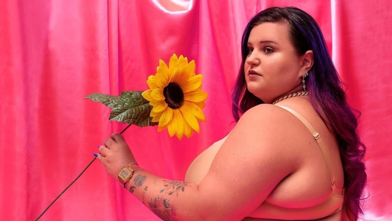 Alyona Alyona в одній лише білизні поміркувала про секс Alyona Alyona в одній лише білизні поміркувала про секс