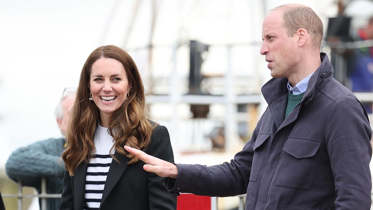 Кейт Миддлтон и принц Уильям посетили свой университет: фото, видео Кейт Миддлтон и принц Уильям посетили свой университет: фото, видео