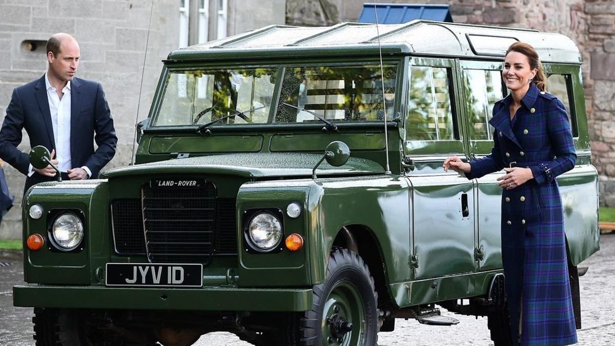 Кейт Миддлтон поразила выходом в пальто за 33 тысячи гривен: фото Кейт Миддлтон поразила выходом в пальто за 33 тысячи гривен: фото