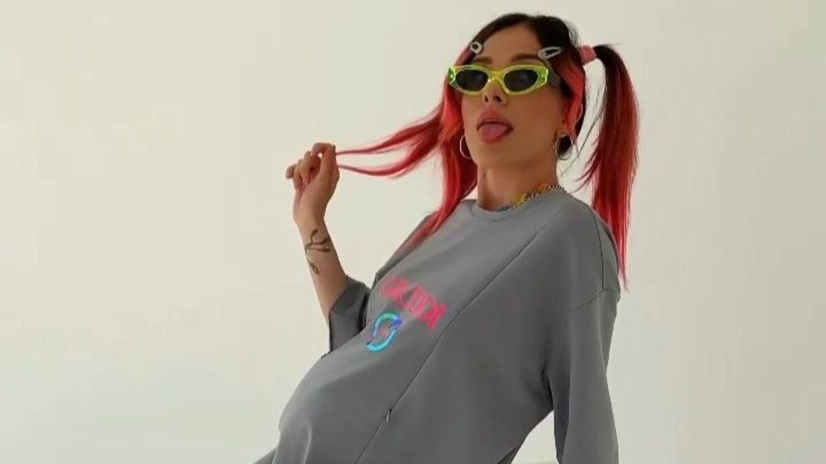 MamaRika показала беременный животик в трендовых платьях: фото MamaRika показала беременный животик в трендовых платьях: фото