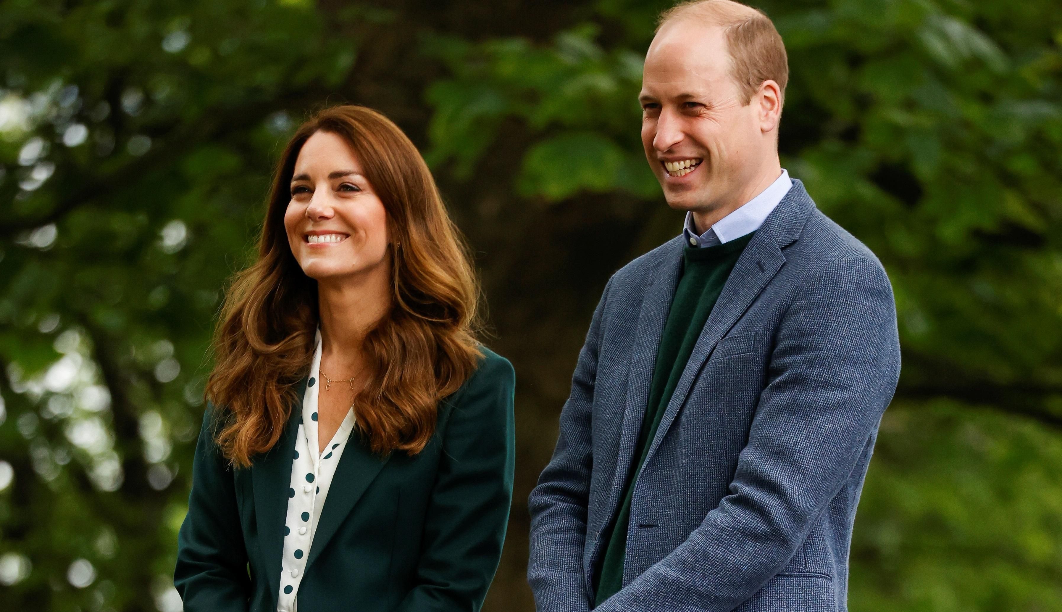 Кейт Міддлтон посадила квіти в парку: елегантний образ герцогині Кейт Міддлтон посадила квіти в парку: елегантний образ герцогині